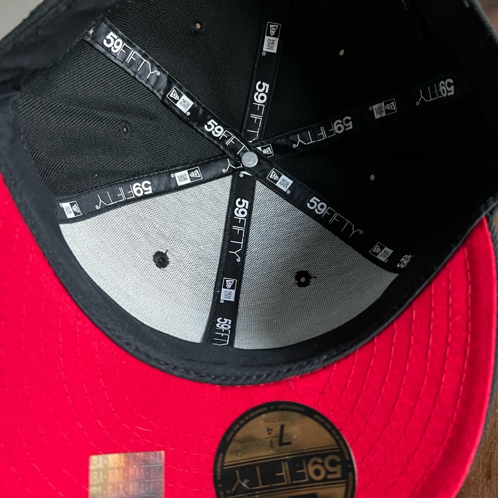 The city golden state warriors hat red black like new 7 1/4 - Picture 3 of 3